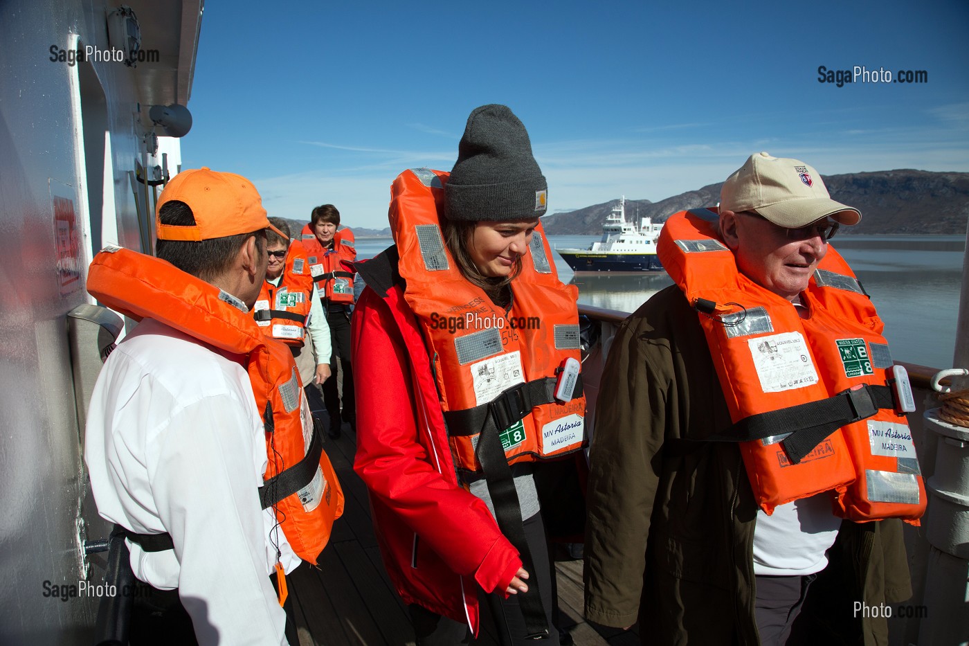 EXERCICE DE SECOURS D'EVACUATION AVEC LE GILET DE SAUVETAGE, BATEAU DE CROISIERE ASTORIA, KANGERLUSSUAQ, GROENLAND 