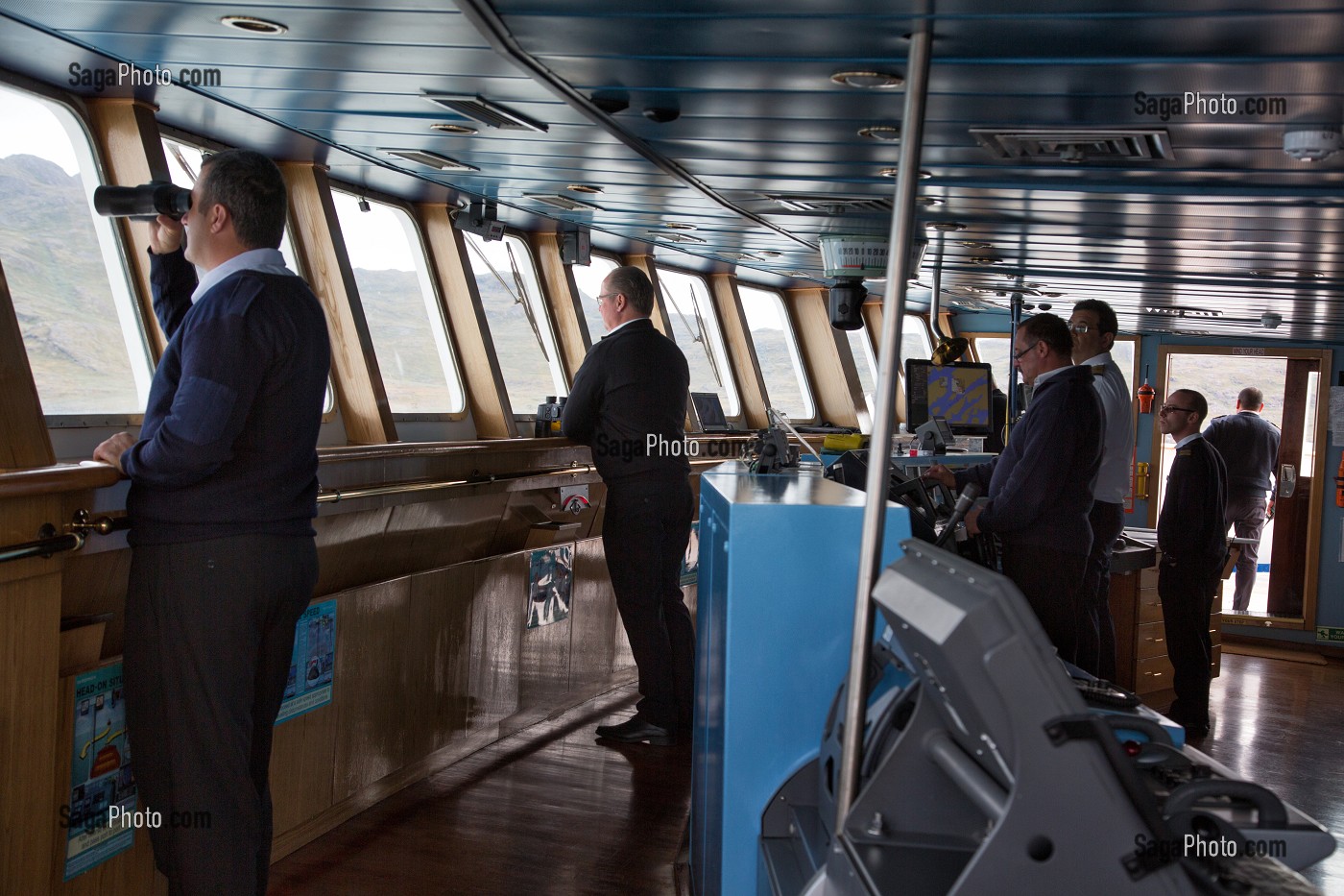 POSTE D'EQUIPAGE, SURVEILLANCE DE NAVIGATION AU MILIEU DES ICEBERGS AVEC LE COMMANDANT, BATEAU DE CROISIERE ASTORIA, GROENLAND 