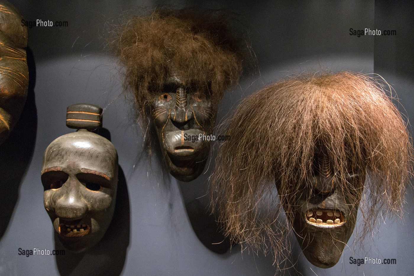 MASQUES EN BOIS, MUSEE NATIONAL DE L'ETHNOLOGIE ET DE L'ART INUIT, NUUK, GROENLAND 