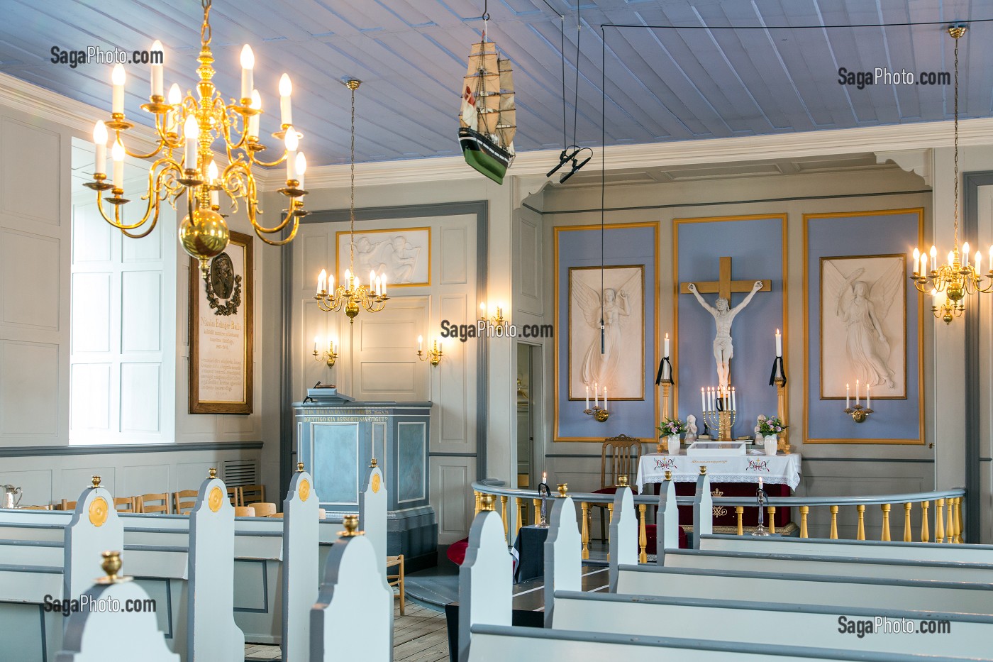INTERIEUR, EGLISE EN BOIS DE LA VILLE DE  NUUK, CAPITALE DU GROENLAND 