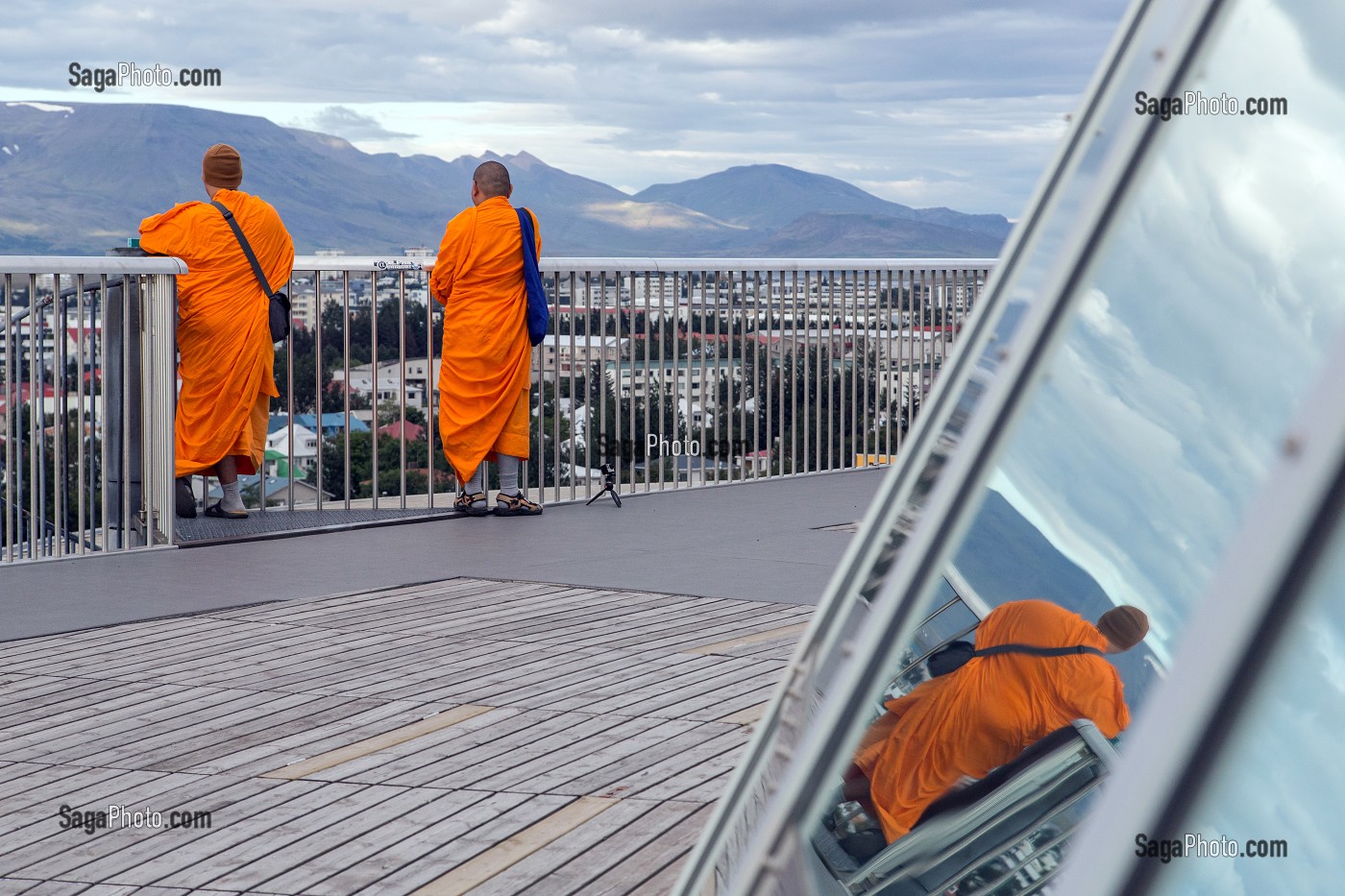 MOINES BOUDDHISTES, DOME DE PERLAN, REYKJAVIK, ISLANDE 