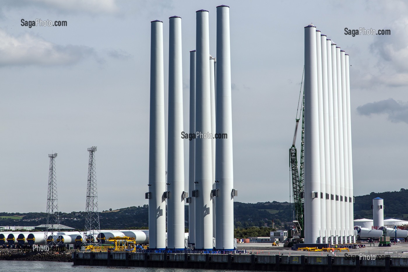 STOCKAGE D'EOLIENNES SUR LE PORT, BELFAST, ULSTER, IRLANDE DU NORD 