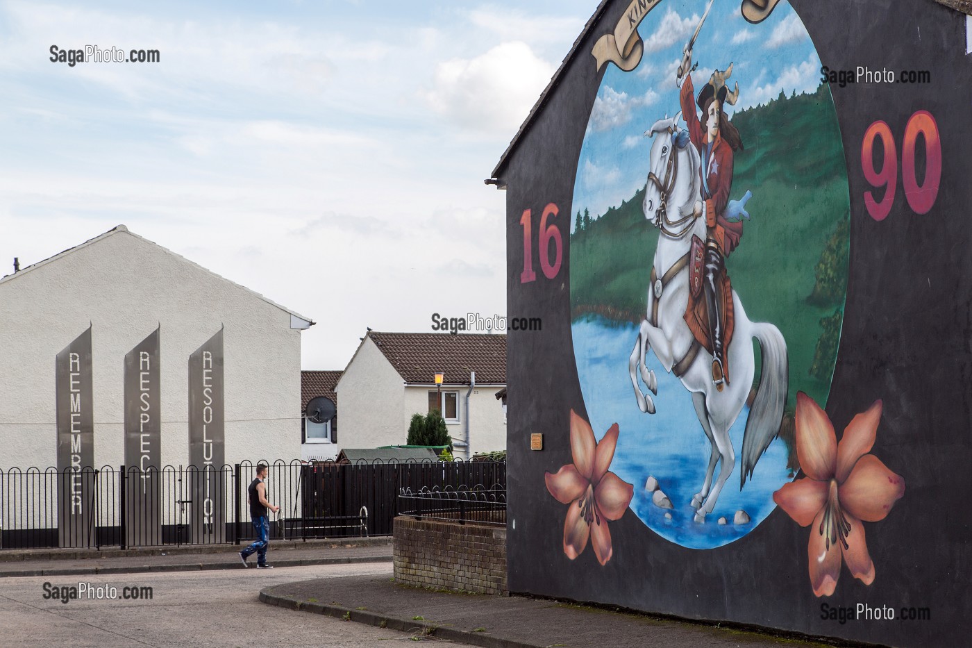 MEMORIAL AVEC UNE FRESQUE MURALE REPRESENTANT LE ROI WILLIAM III A CHEVAL (1690), MUR DE MAISON DE SHANKILL ROAD, HOPEWELL CRESCENT, QUARTIER OUEST PROTESTANT, BELFAST, ULSTER, IRLANDE DU NORD 