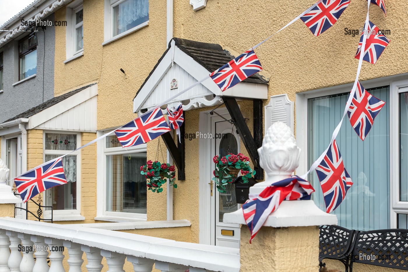 MAISON PATRIOTE DU QUARTIER PROTESTANT AVEC LES DRAPEAUX ANGLAIS, BELFAST, ULSTER, IRLANDE DU NORD 