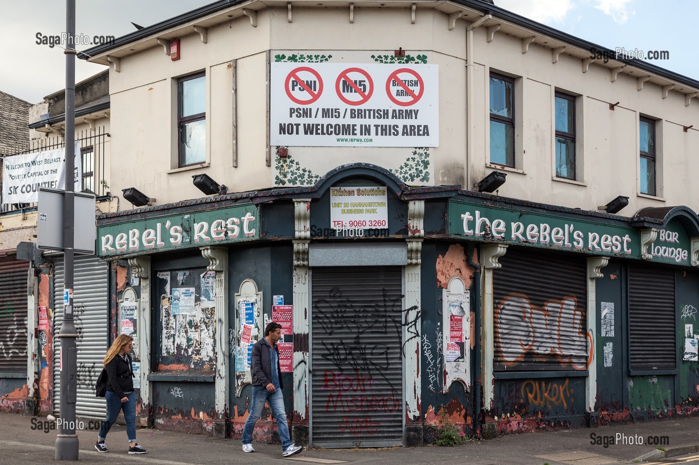 BAR RESTAURANT REBEL'S REST, LE REPOS DU REBELLE, BRITISH ARMY NOT WELCOME IN THIS AREA, QUARTIER OUEST CATHOLIQUE DE FALLS ROAD, BELFAST, ULSTER, IRLANDE DU NORD 