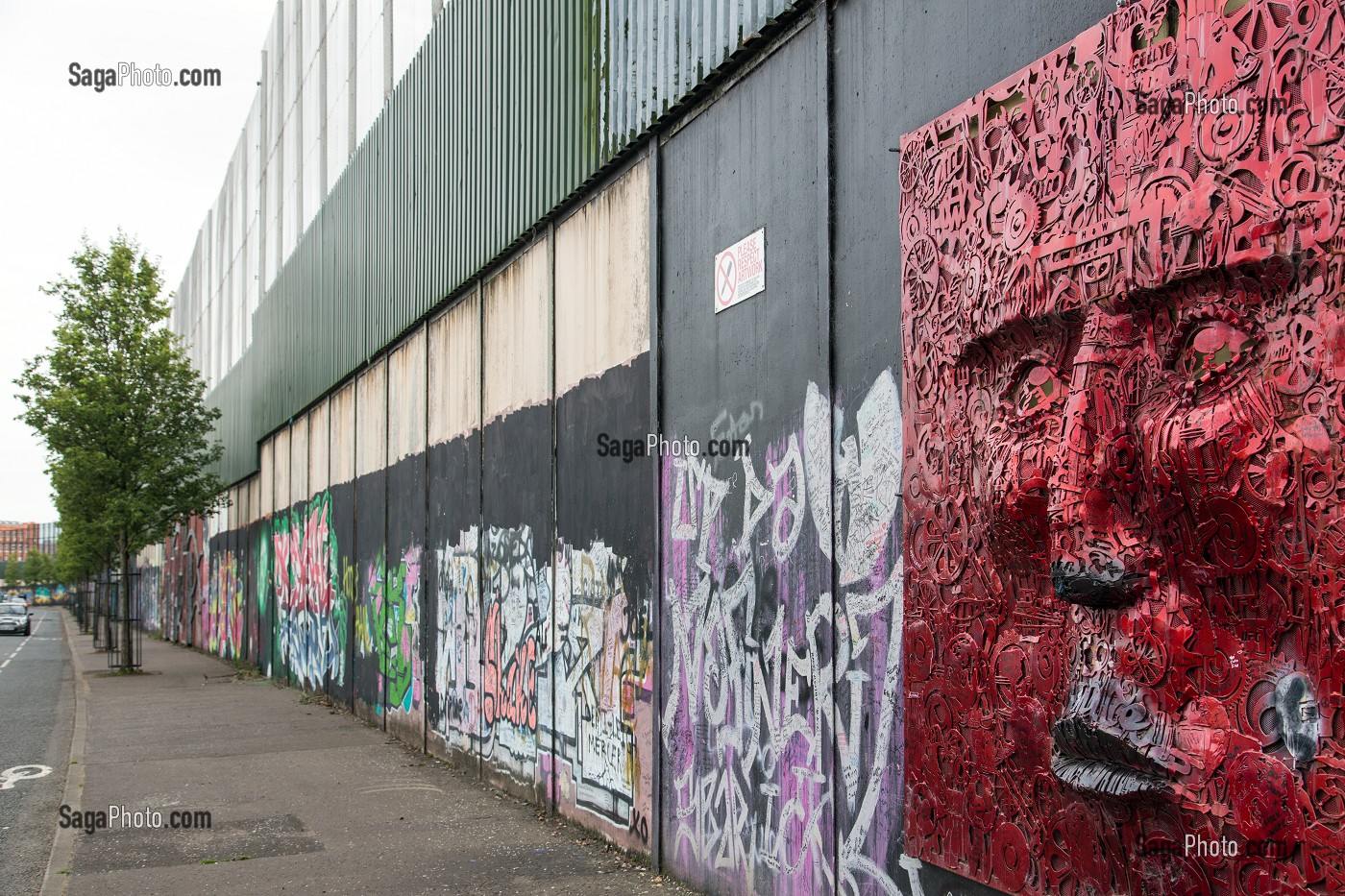 FRESQUES MURALES SUR LE MUR DE LA PAIX (PEACE LINE) SEPARANT LE QUARTIER PROTESTANT SHANKILL DE FALLS CATHOLIQUE, SPRINGMARTIN ROAD, QUARTIER OUEST, BELFAST, ULSTER, IRLANDE DU NORD 