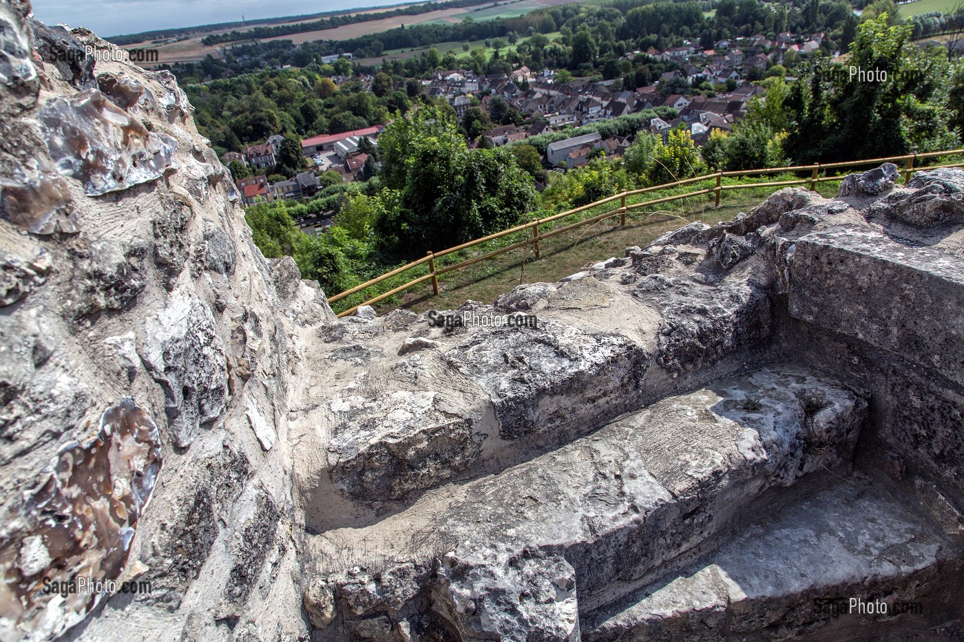 CHATEAU FORT, ANCIENNE FORTERESSE MILITAIRE DU X EME SIECLE, IVRY-LA-BATAILLE (27), FRANCE 