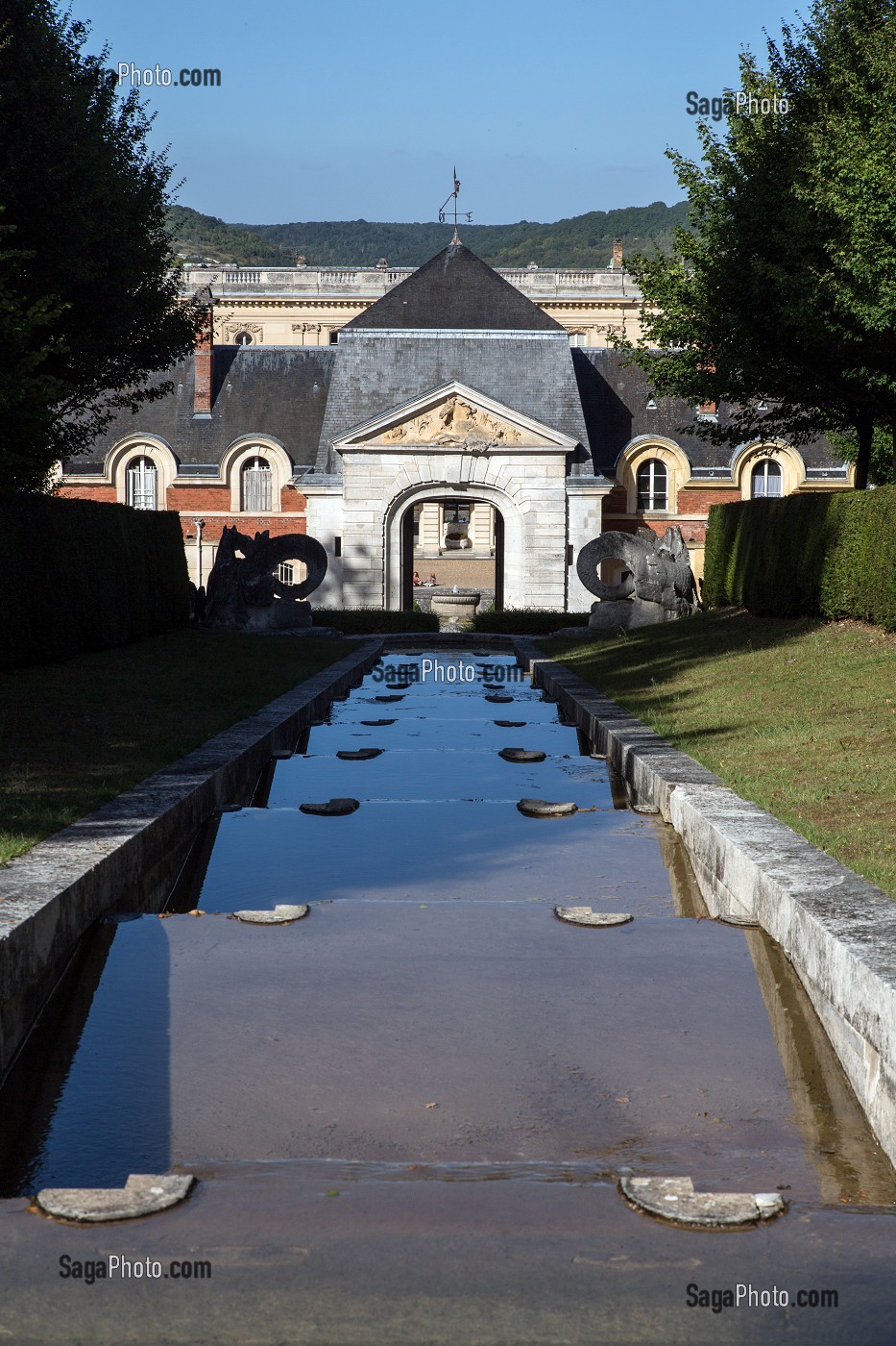 FONTAINE EN CASCADE DU CHATEAU DE BIZY, VERNON (27), FRANCE 