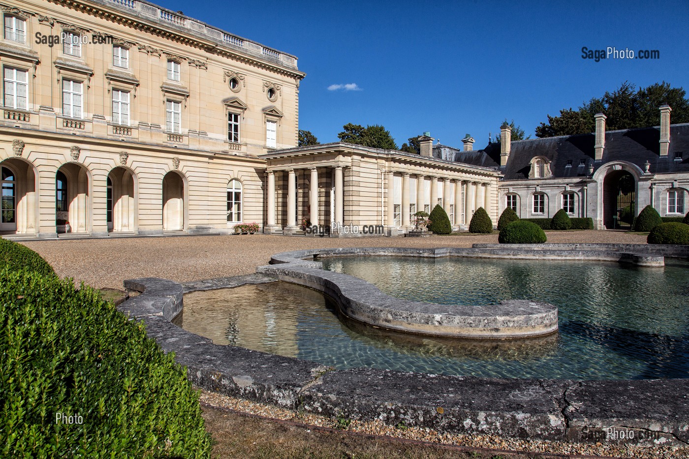 FONTAINE DU PEDILUVE, COUR D'HONNEUR DU CHATEAU DE BIZY, VERNON (27), FRANCE 