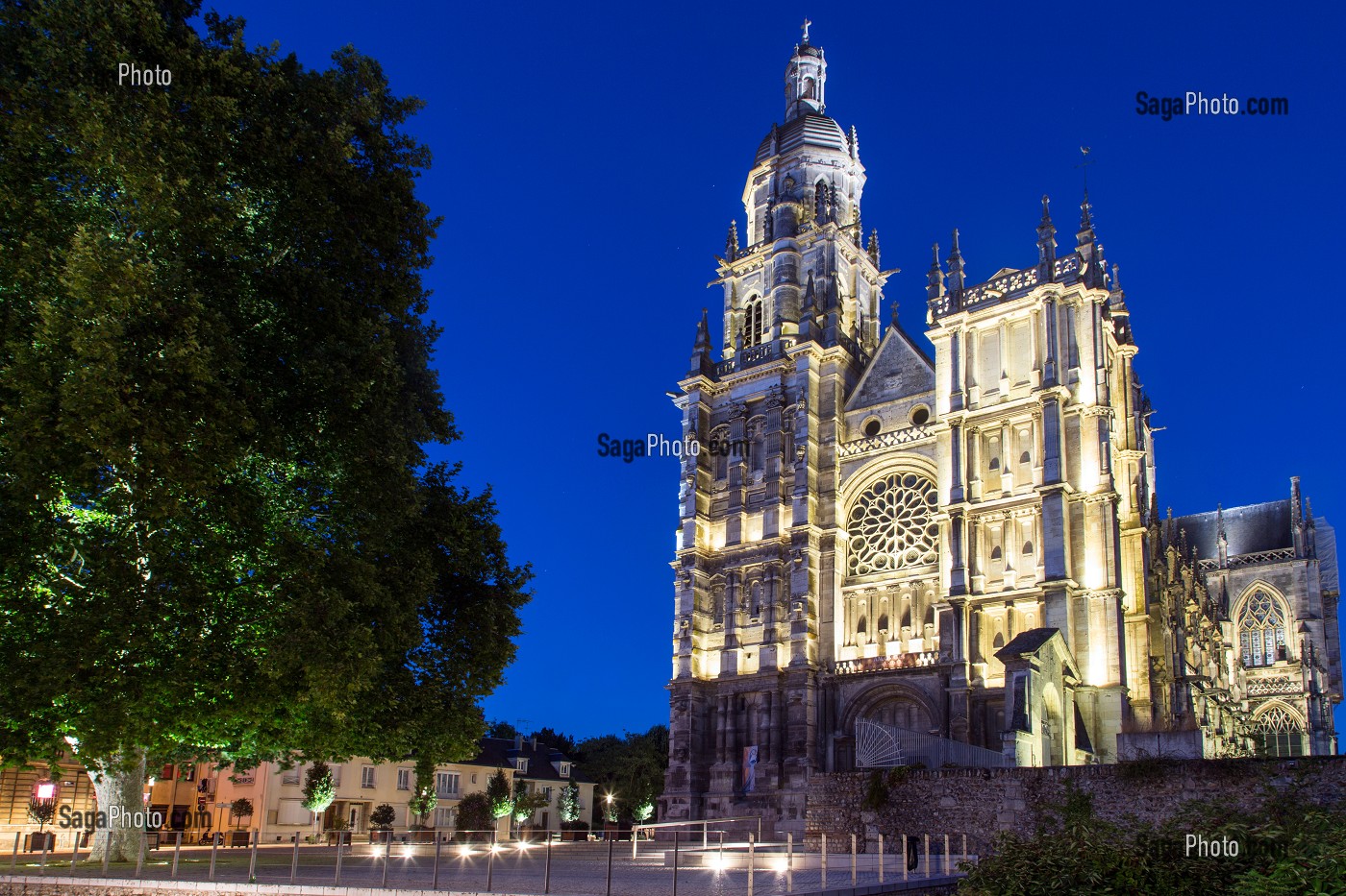 FACADE A LA TOMBEE DE LA NUIT, CATHEDRALE NOTRE-DAME, EVREUX,(27), FRANCE 