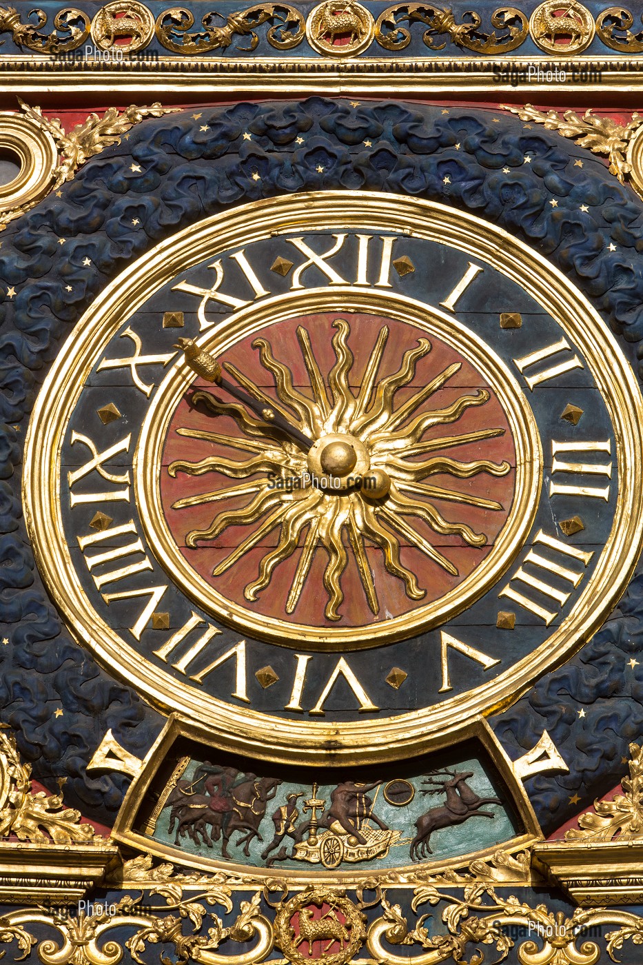 HORLOGE ASTRONOMIQUE SUR L'ARCHE RENAISSANCE, RUE DU GROS HORLOGE, ROUEN (76), FRANCE 