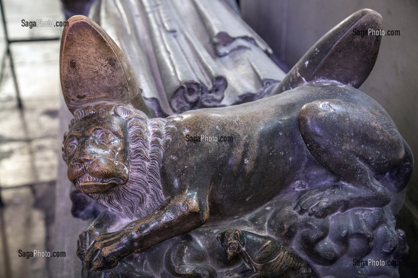 LE LION AU PIED DU GISANT DU  TOMBEAU DU COEUR DE RICHARD 1ER D'ANGLETERRE DIT RICHARD COEUR DE LION, CATHEDRALE NOTRE-DAME, ROUEN (76), FRANCE 