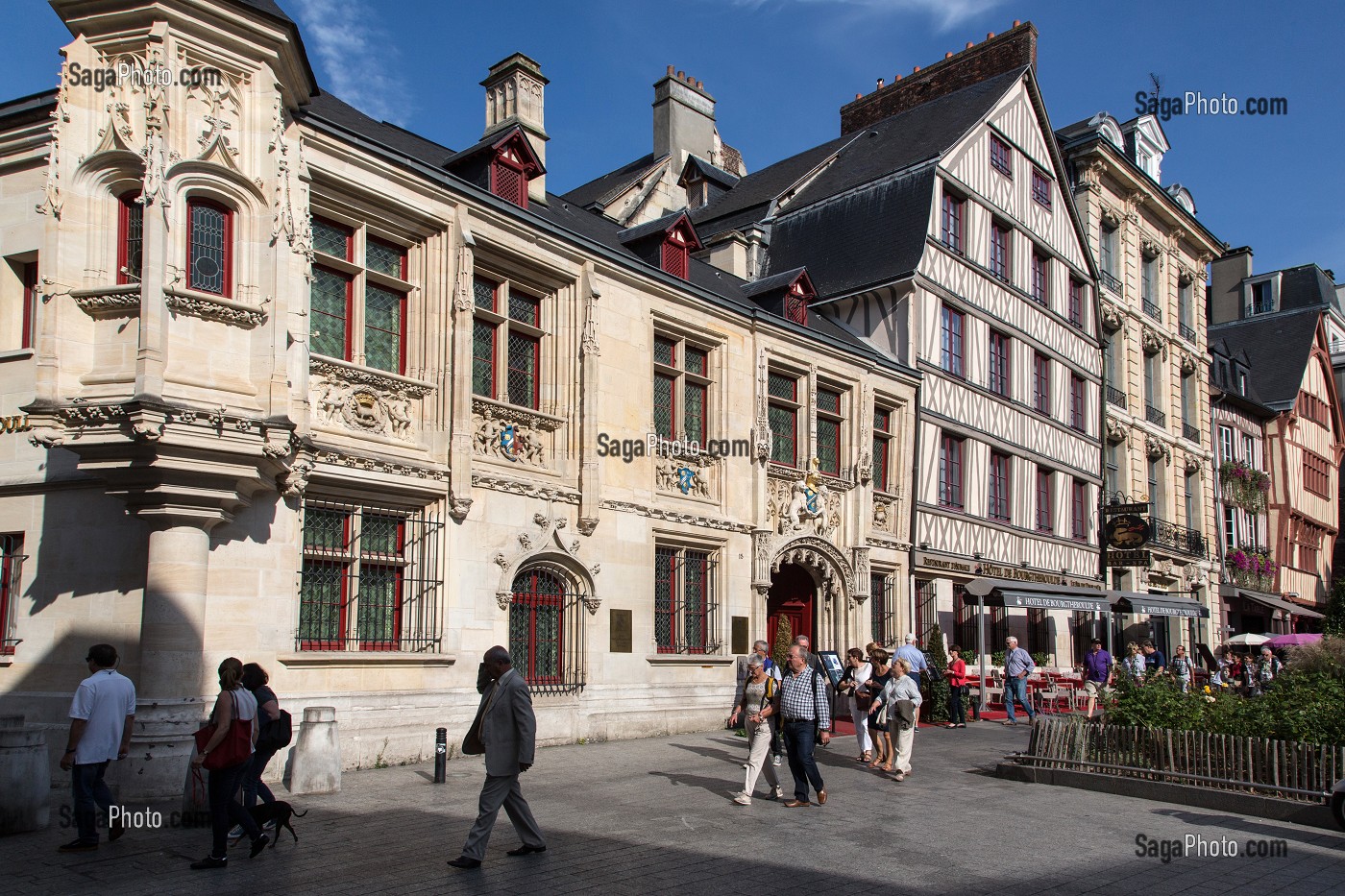 FACADE DE HOTEL DE BOURGTHEROULDE ET MAISONS A COLOMBAGES, PLACE DE LA PUCELLE, ROUEN (76), FRANCE 