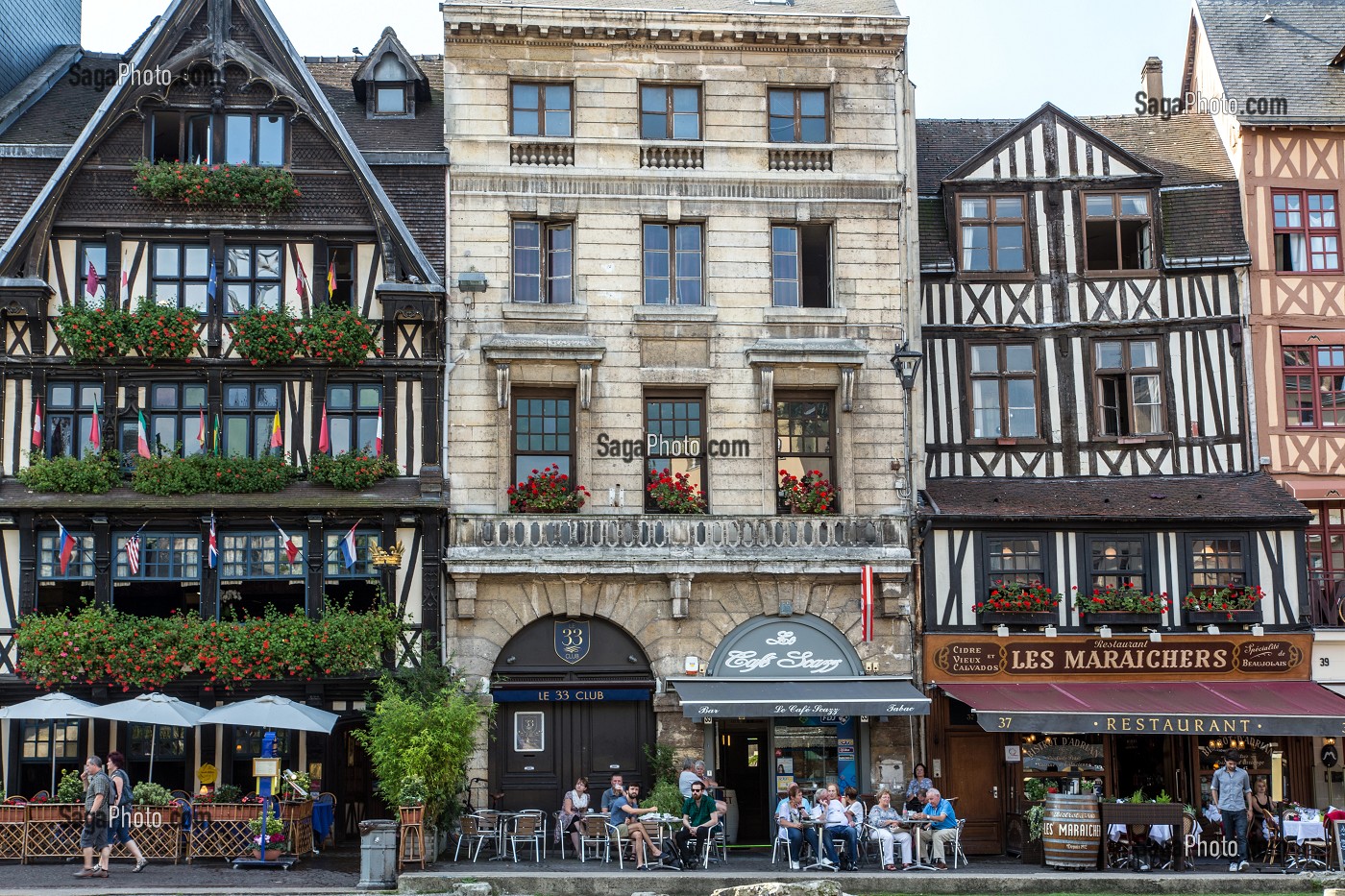 TERRASSE DES RESTAURANT DE LA PLACE DU VIEUX MARCHE, ROUEN (76), FRANCE 