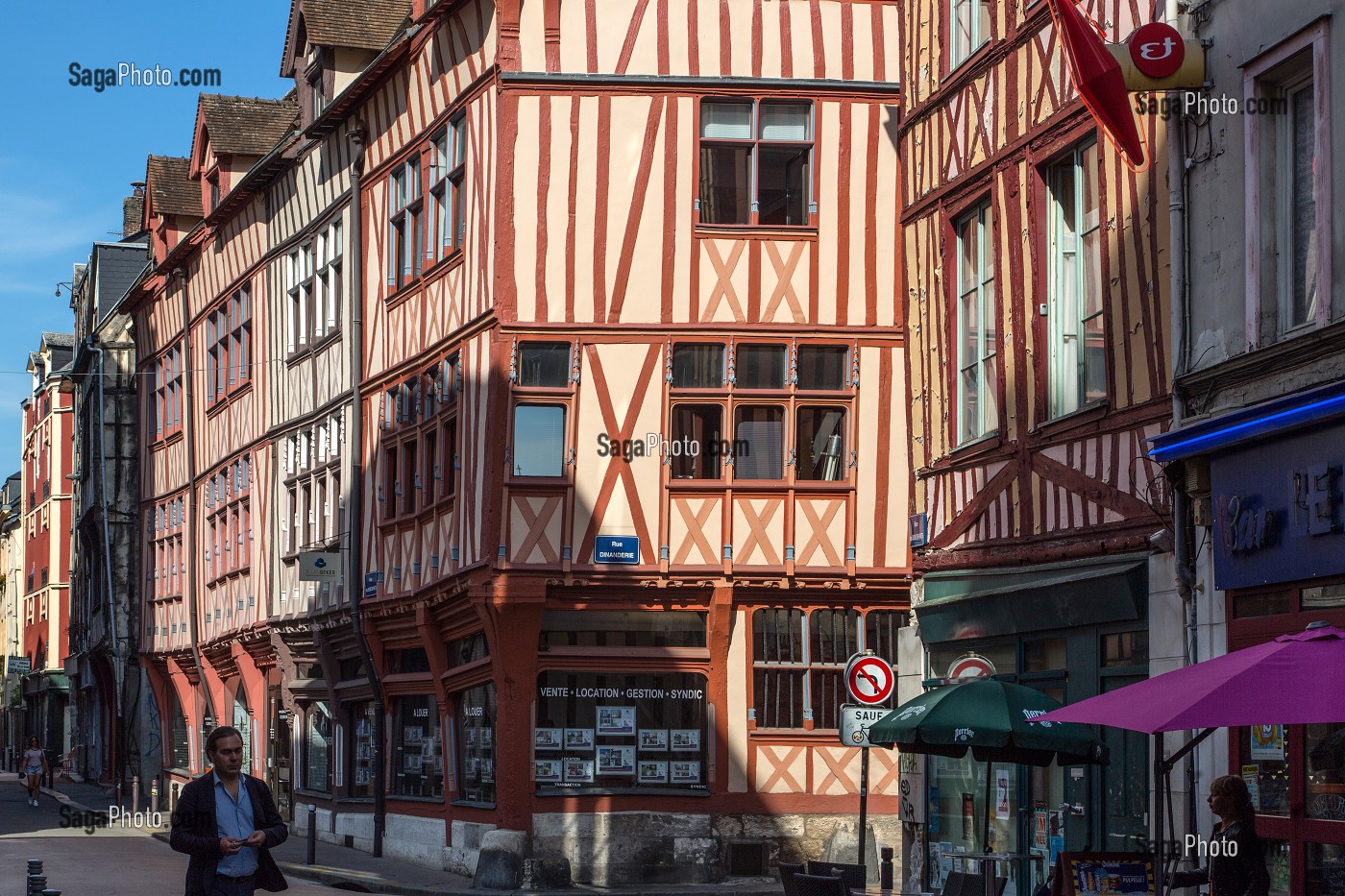 IMMEUBLES ET MAISON A COLOMBAGES, RUE DES BONS BEZOTS, ROUEN (76), FRANCE 