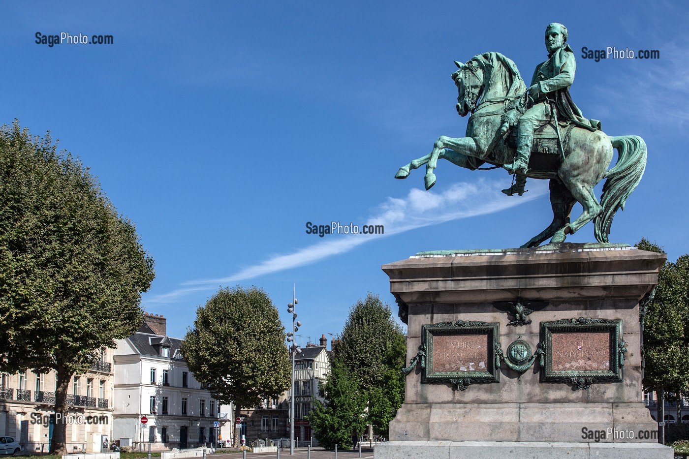 STATUE EQUESTRE EN BRONZE DE NAPOLEON PREMIER CONSUL, PLACE DU GENERAL DE GAULLE, ROUEN (76), FRANCE 