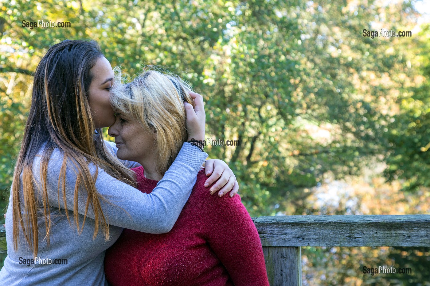 JEUNE FEMME AVEC SA MAMAN, EURE-ET-LOIR, FRANCE 