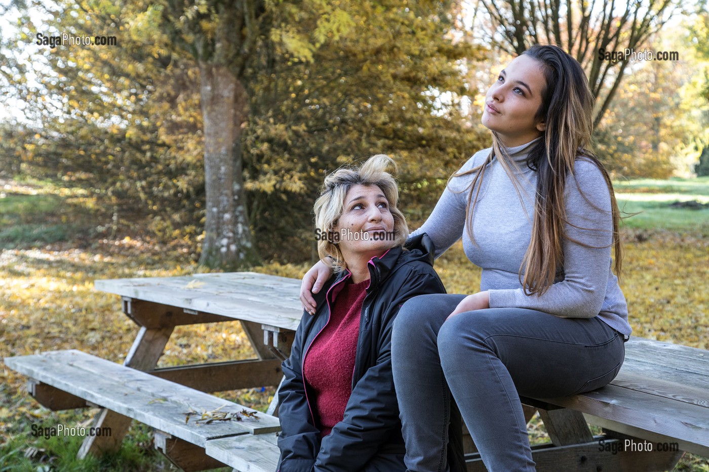 JEUNE FEMME AVEC SA MAMAN, EURE-ET-LOIR, FRANCE 