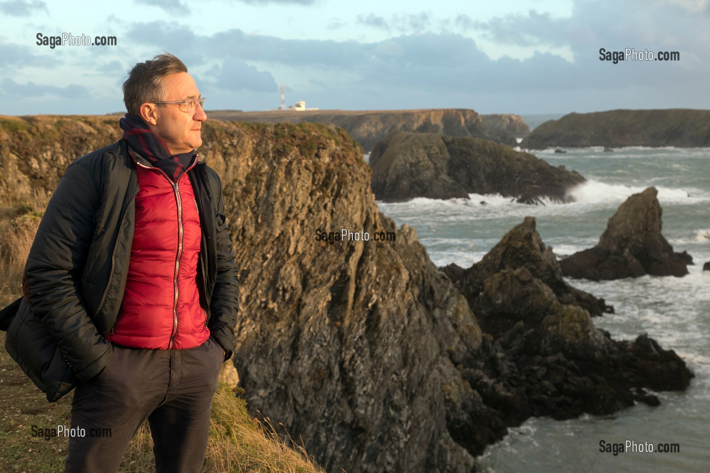 LAURENT CLEMENT DE RETOUR SUR BELLE-ILE, SON PAYS NATAL, AIGUILLES DE PORT COTON, BANGOR, MORBIHAN (56), FRANCE 