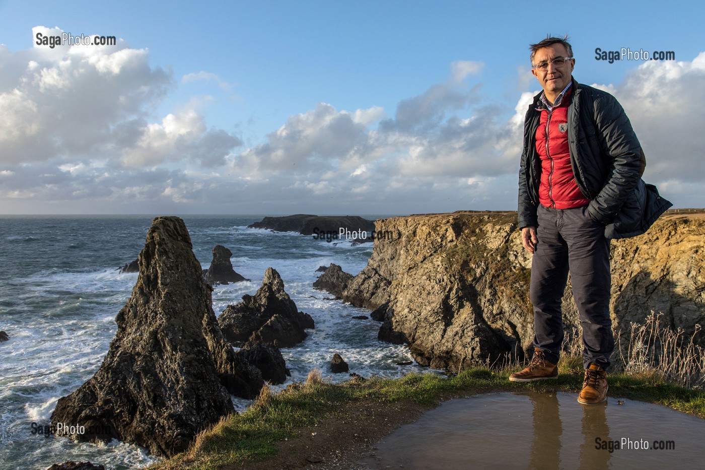 LAURENT CLEMENT DE RETOUR SUR BELLE-ILE, SON PAYS NATAL, AIGUILLES DE PORT COTON, BANGOR, MORBIHAN (56), FRANCE 
