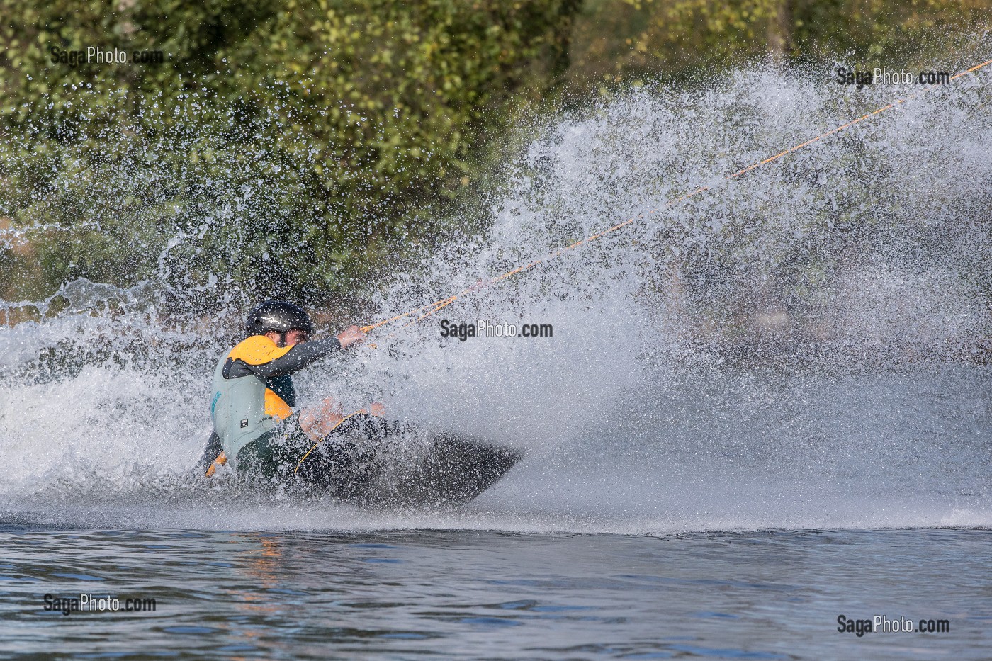 WAKEBOARD SUR L'ETANG DE LA BASE DE LOISIRS DE FONTAINE-SIMON (28), FRANCE 