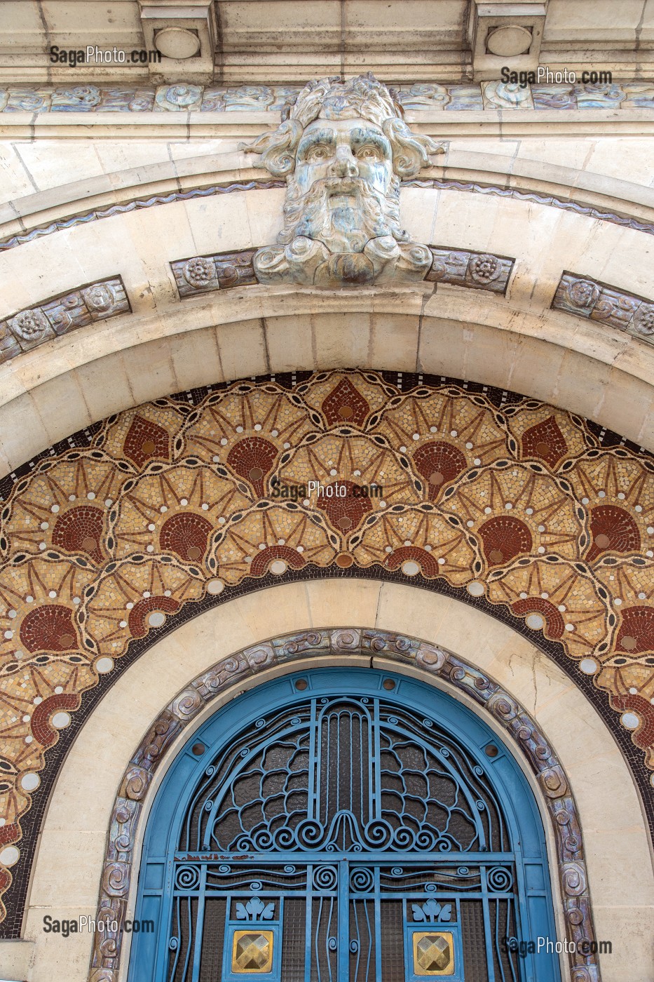 FACADE ART DECO DE LA PISCINE SAINT-GEORGES, RUE GAMBETTA, RENNES (35), FRANCE 