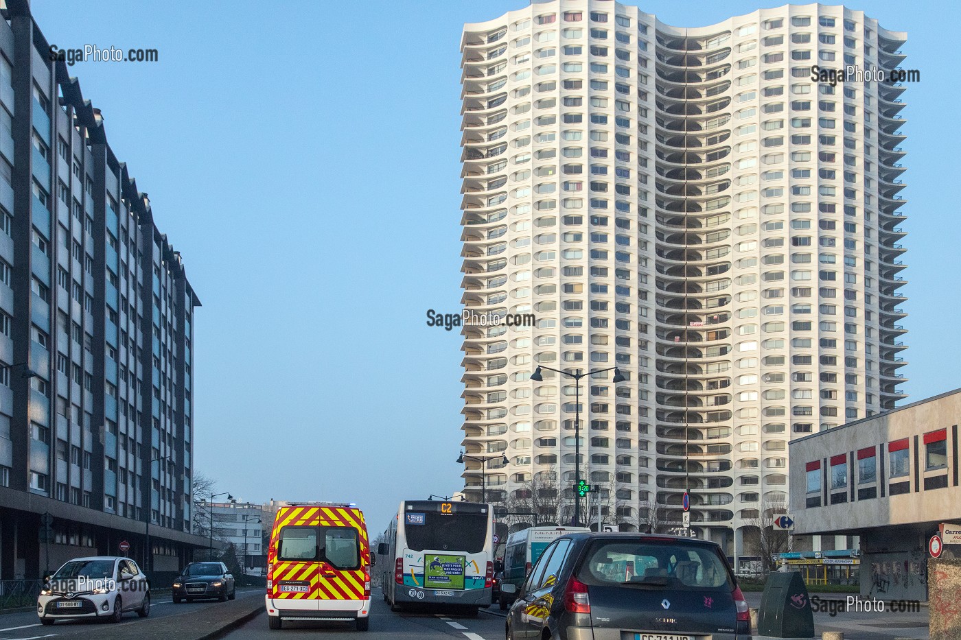 TOURS LES HORIZONS, QUARTIER BOURG-L'EVESQUE, HABITATS COLLECTIFS CONSTRUIT PAR L'ARCHITECTE GEORGES MAILLOLS EN 1970, RENNES (35), FRANCE 