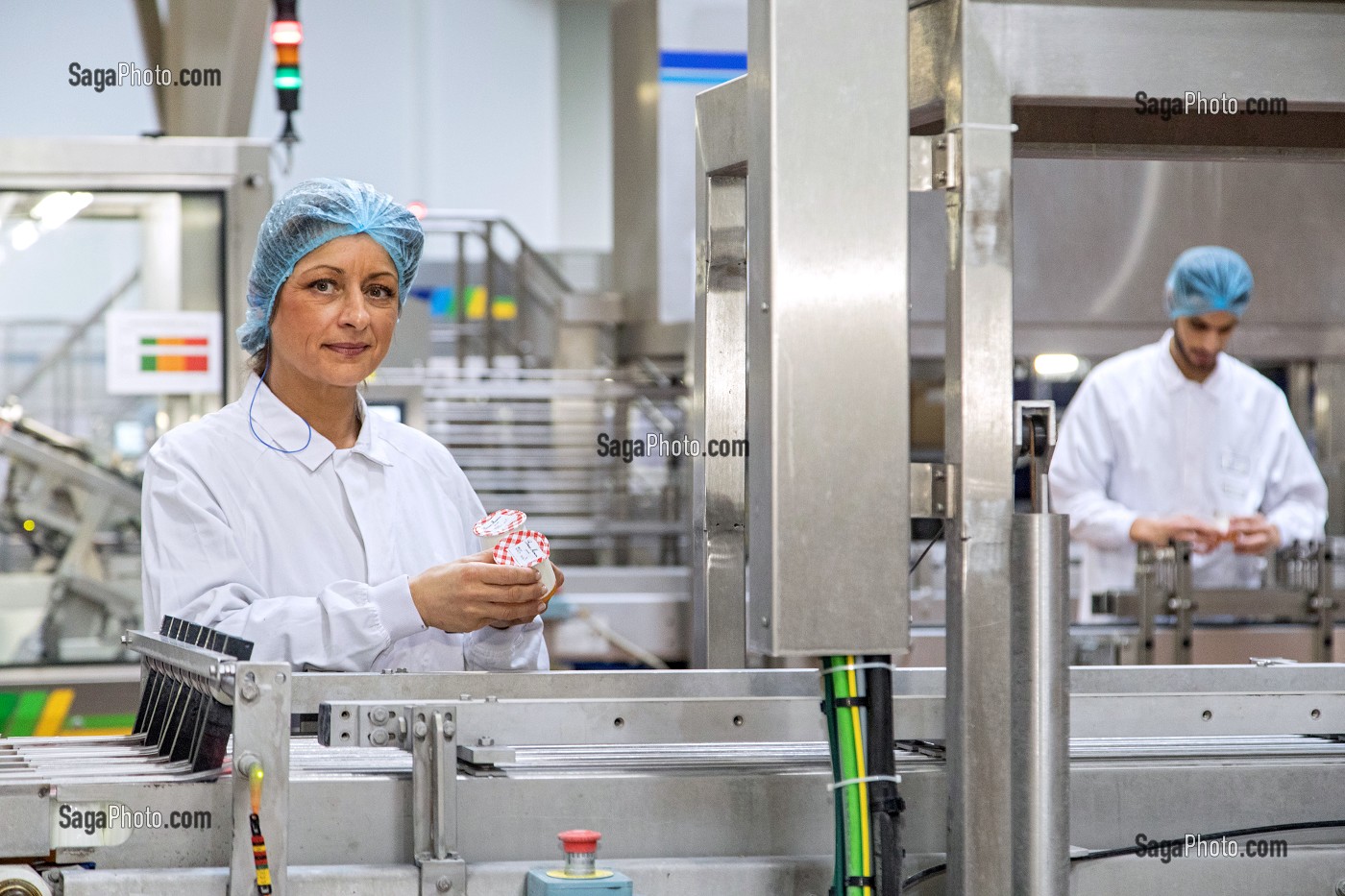 EMPLOYE DE LA SOCIETE NOVANDIE, AUNEAU (28), FRANCE 