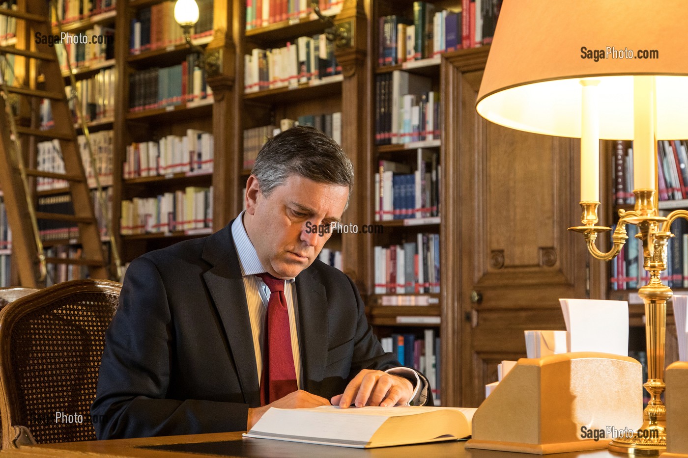 ALBERIC DE MONTGOLFIER A LA BIBLIOTHEQUE, PRESIDENT DU CONSEIL DEPARTEMENTAL D'EURE-ET-LOIR ET SENATEUR, RAPPORTEUR GENERAL DE LA COMMISSION DES FINANCES DU SENAT, PARIS (75) 