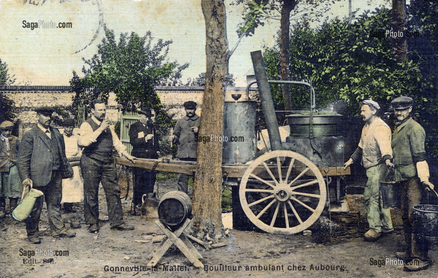 BOUILLEUR DE CRU AMBULANT A GONNEVILLE, (50) MANCHE, BASSE-NORMANDIE, FRANCE 