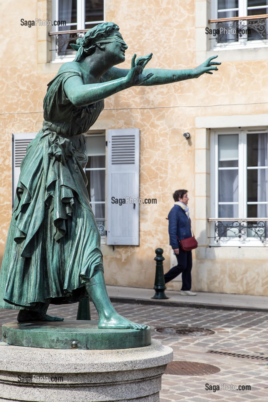 STATUE DE COLIN-MAILLARD DE LEHARIVEL (1818,1875), BOULEVARD BANSARD DES BOIS, BELLEME (61), COMMUNE DU PARC REGIONAL DU PERCHE, VILLAGE DE CARACTERE, NORMANDIE, FRANCE 