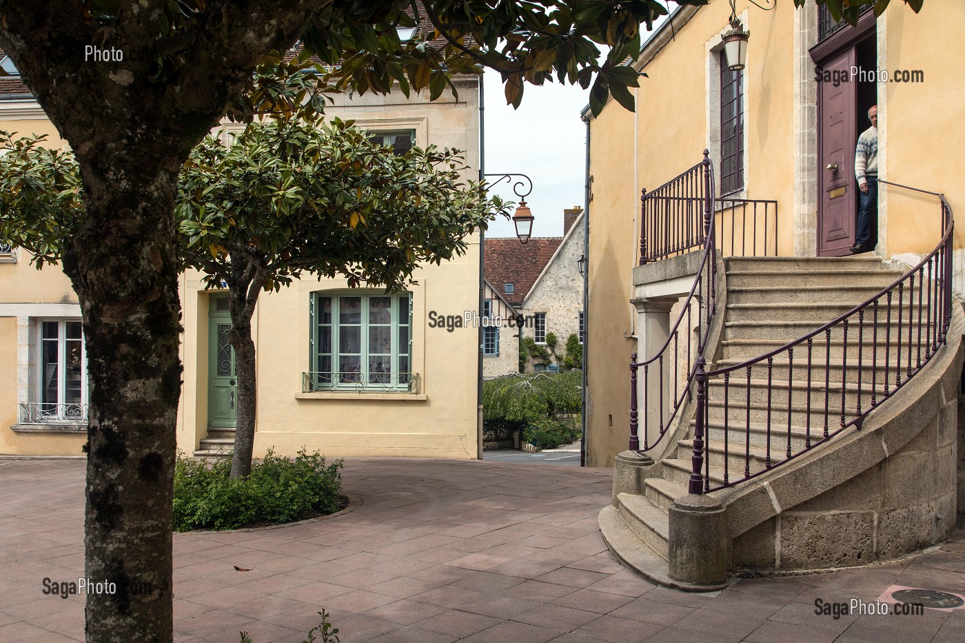 PERRON DE L'HOTEL DE VILLE, PLACE DE LA REPUBLIQUE, BELLEME (61), COMMUNE DU PARC REGIONAL DU PERCHE, VILLAGE DE CARACTERE, NORMANDIE, FRANCE 