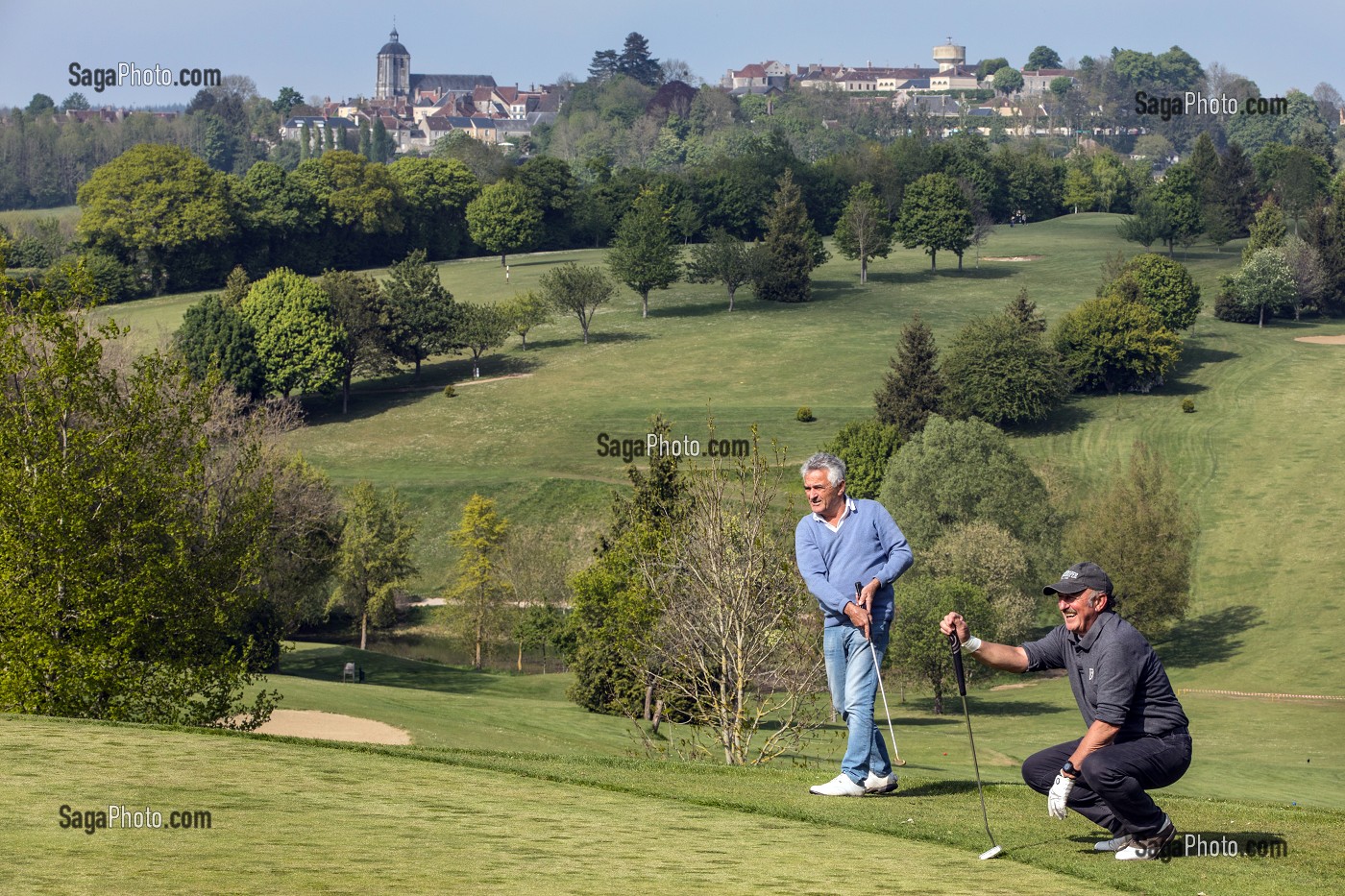 GOLF 18 TROUS AVEC VUE SUR LE VILLAGE, BELLEME (61), COMMUNE DU PARC REGIONAL DU PERCHE, VILLAGE DE CARACTERE, NORMANDIE, FRANCE 