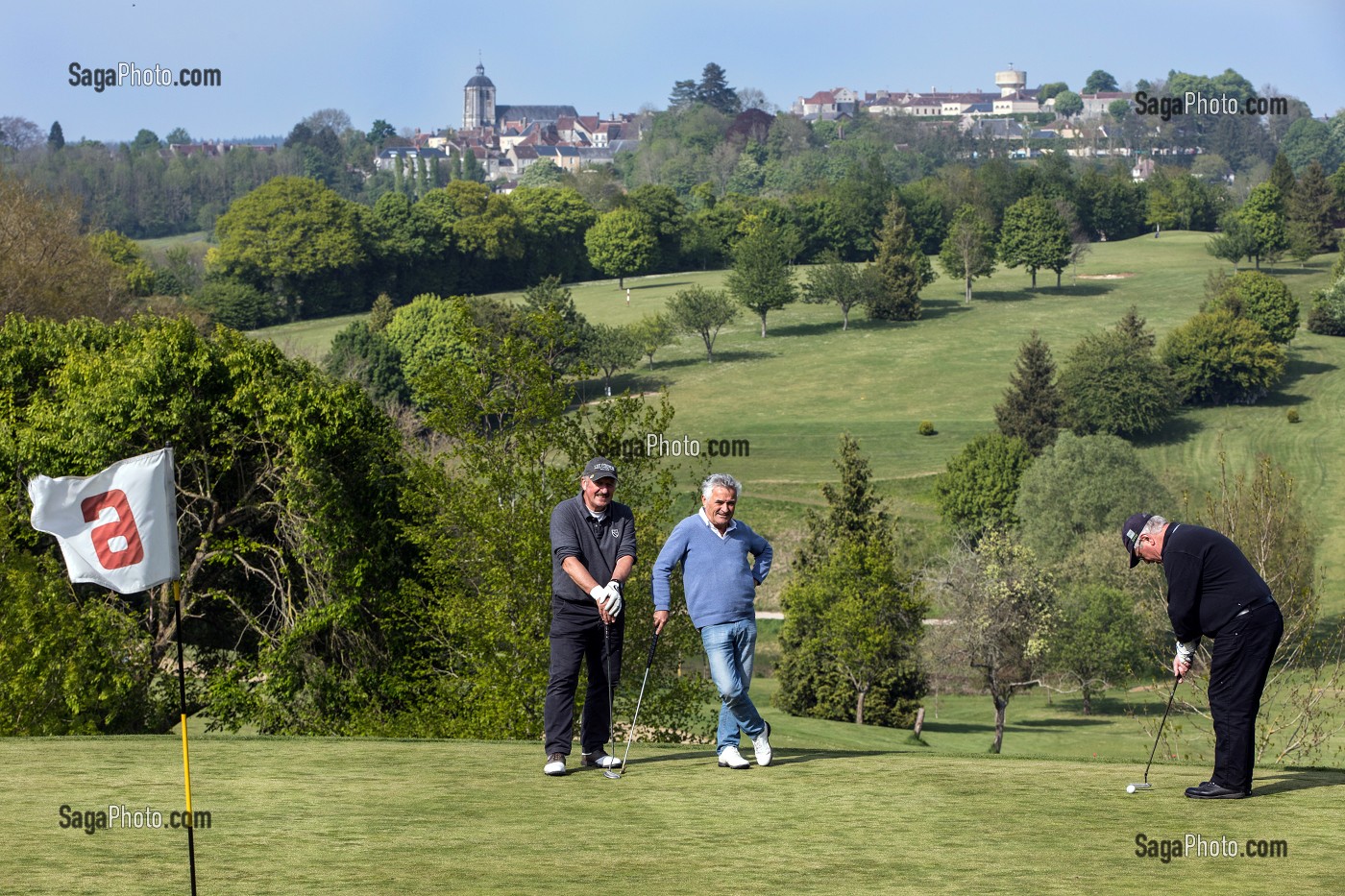 GOLF 18 TROUS AVEC VUE SUR LE VILLAGE, BELLEME (61), COMMUNE DU PARC REGIONAL DU PERCHE, VILLAGE DE CARACTERE, NORMANDIE, FRANCE 