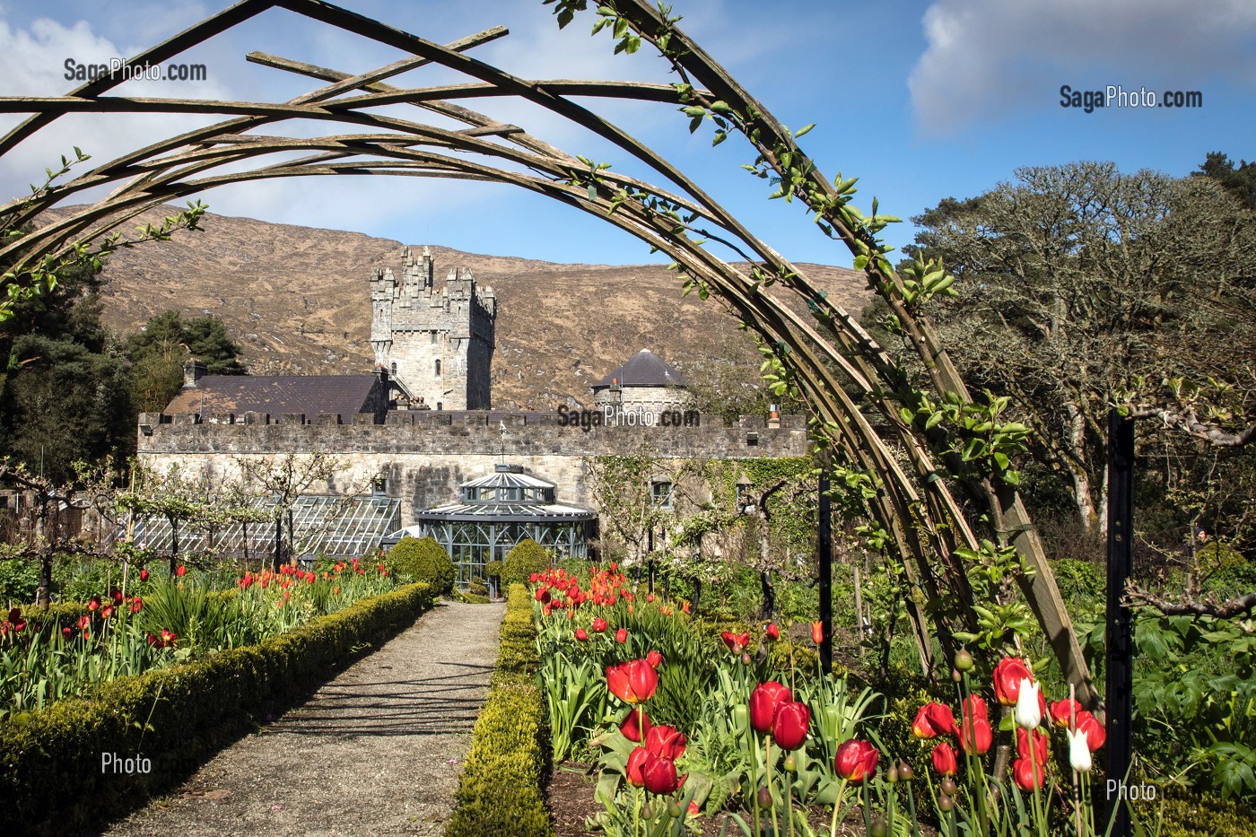 JARDIN CLOS DEVANT LE CHATEAU, PARC NATIONAL DE GLENVEAGH, COMTE DE DONEGAL, IRLANDE 