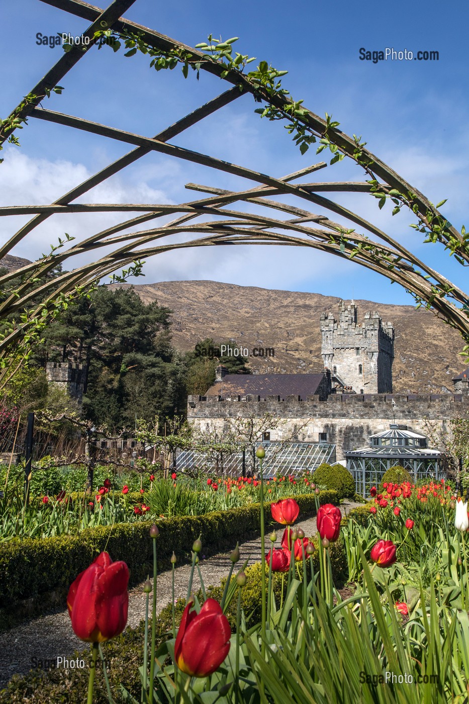 JARDIN CLOS DEVANT LE CHATEAU, PARC NATIONAL DE GLENVEAGH, COMTE DE DONEGAL, IRLANDE 