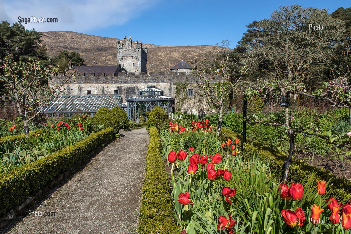 JARDIN CLOS DEVANT LE CHATEAU, PARC NATIONAL DE GLENVEAGH, COMTE DE DONEGAL, IRLANDE 