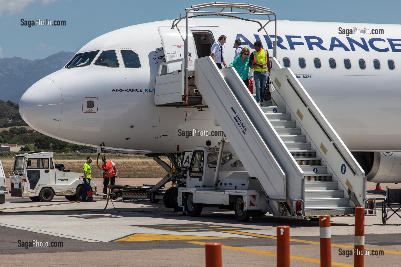 AVION AIR FRANCE AU DEBARQUEMENT SUR L'AEROPORT D'AJACCIO (2A), FRANCE 