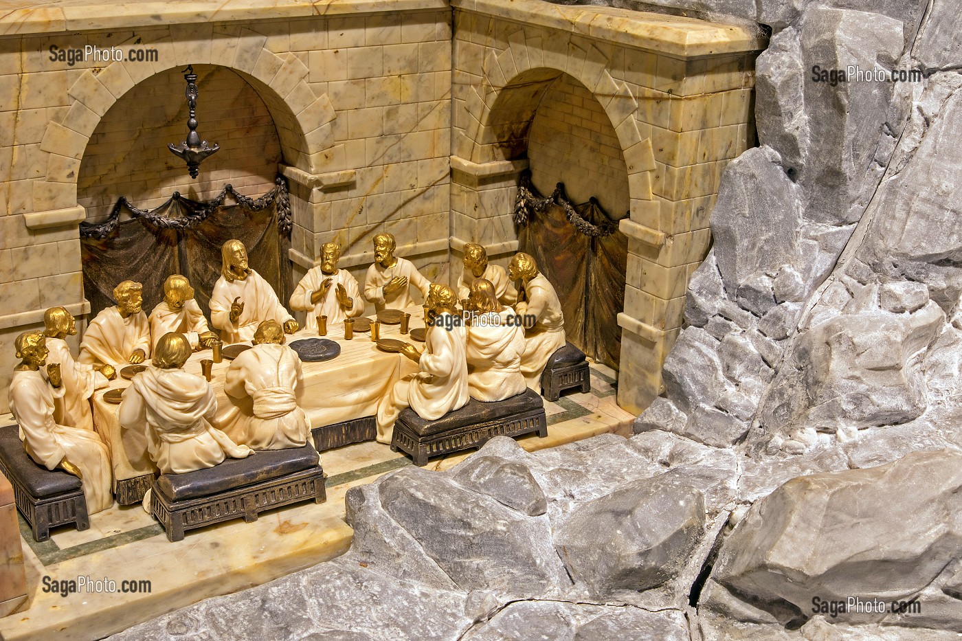 DETAIL DE LA CENE, VIA VITAE, CHEMIN DE LA VIE DE JOSEPH CHAUMET, ORFEVRE-JOAILLIER PARISIEN (1852-1928), OEUVRE CLASSE TRESOR NATIONAL EN 2000, MUSEE DU HIERON, PARAY-LE-MONIAL (71), FRANCE 
