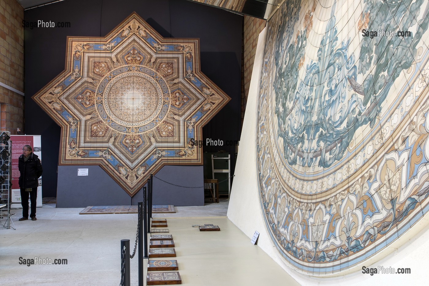 FRESQUE DE 1889 ET ROSACE DE 120 METRES CARRES PRESENTEE A L'EXPOSITION UNIVERSELLE DE 1900, MUSEE PAUL CHARNOZ, CARRELAGE CERAMIQUE D'ART, PARAY-LE-MONIAL (71), FRANCE 