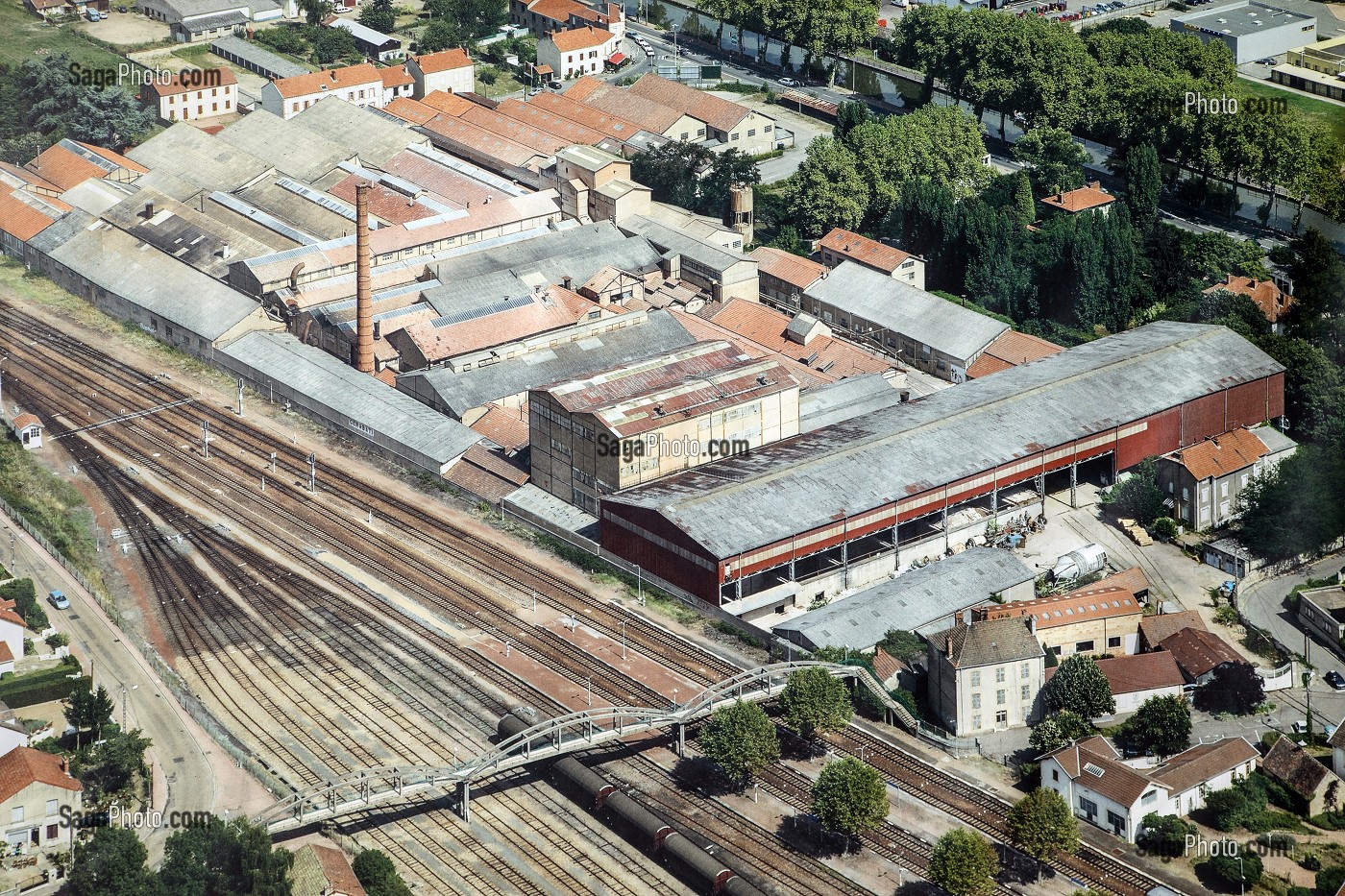 ANCIENNE USINE, MUSEE PAUL CHARNOZ, CARRELAGE CERAMIQUE D'ART, PARAY-LE-MONIAL (71), FRANCE 