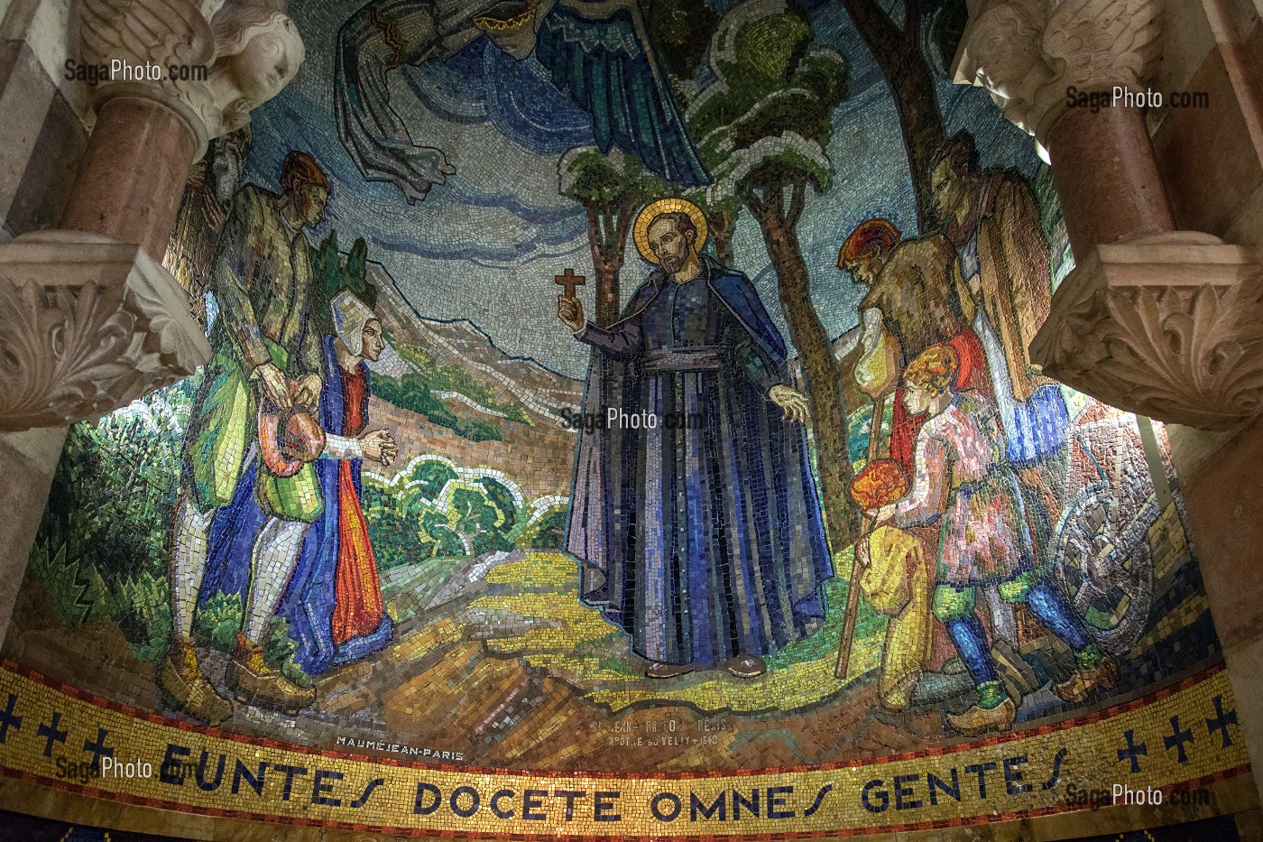 MOSAIQUE DES FRERES MAUMEJEAN, CHAPELLE JESUITE DE CLAUDE DE LA COLOMBIERE, PARAY-LE-MONIAL (71), FRANCE 