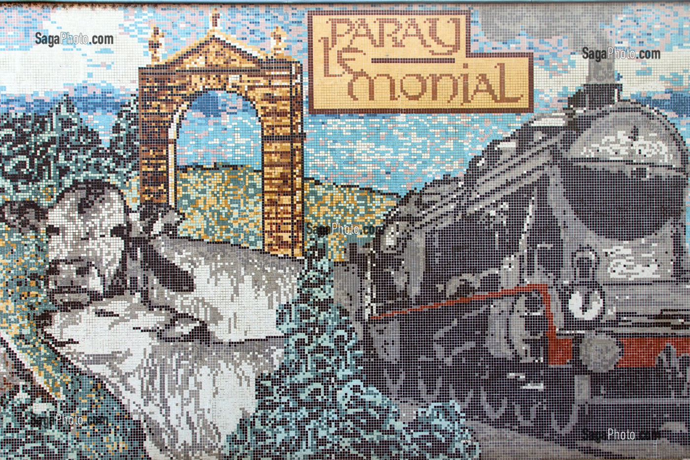 DETAIL DE LA MOSAIQUE DU SQUARE DU 19 MARS 1962, PARAY-LE-MONIAL (71), FRANCE 