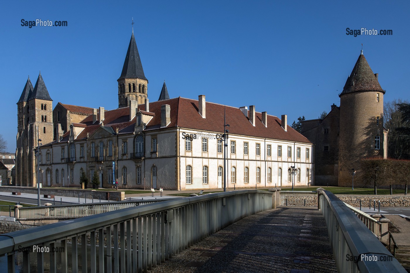 BASILIQUE DU SACRE COEUR ET CLOITRE, PARAY-LE-MONIAL (71), FRANCE 