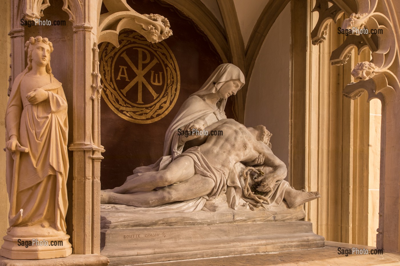 CHAPELLE GOTHIQUE DU XVEME SIECLE AVEC LA PIETA DU XIXEME SIECLE, FAMILLE SEIGNEURIALE DE DAMAS DIGOINE, BASILIQUE DU SACRE COEUR ET CLOITRE, PARAY-LE-MONIAL (71), FRANCE 