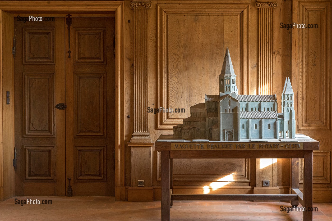 SALLE DES BOISERIES DU CLOITRE DE LA BASILIQUE NOTRE-DAME, PARAY-LE-MONIAL (71), FRANCE 