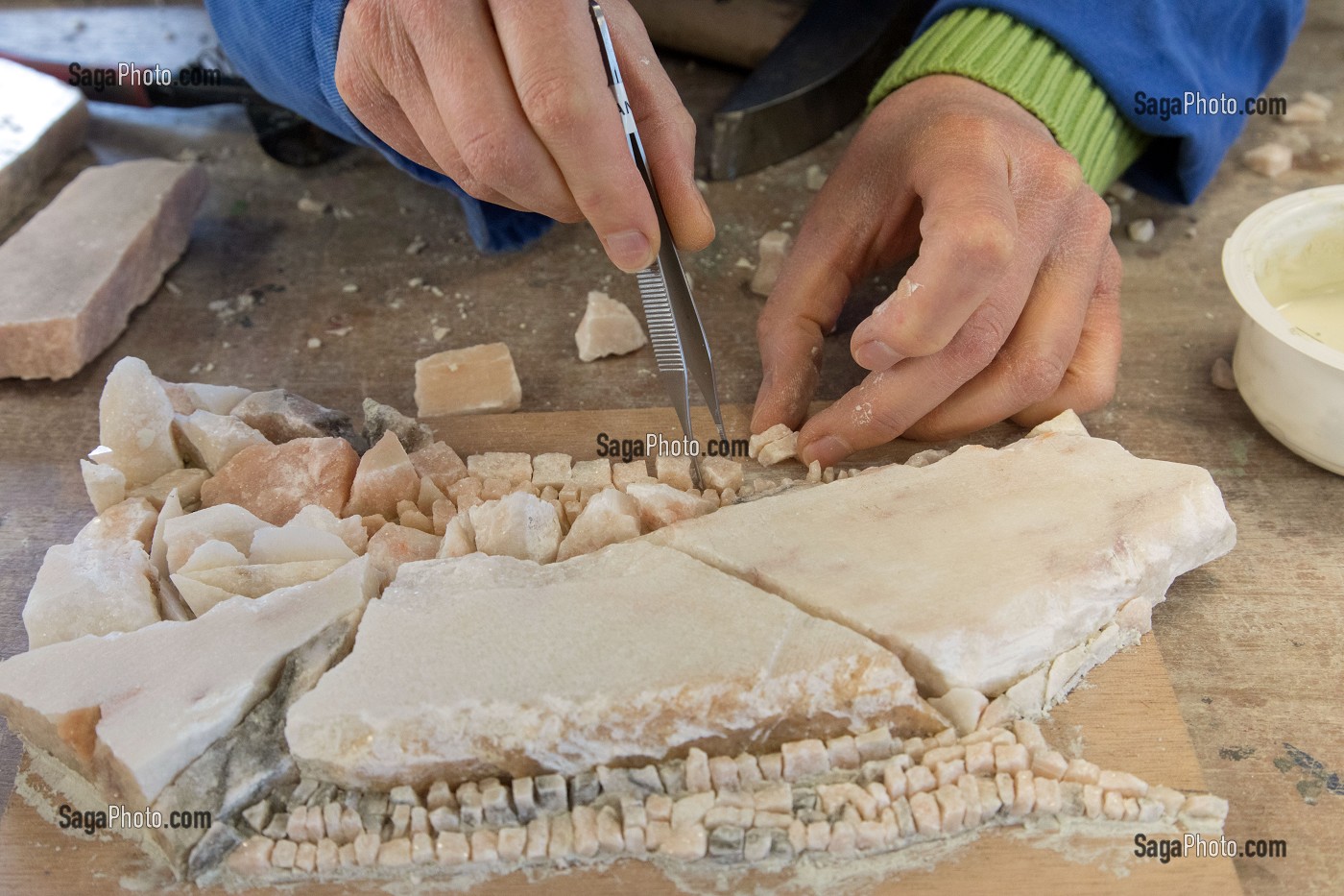 ATELIER, COURS ET STAGE, MAISON CONTEMPORAINE DE LA MOSAIQUE 'M COMME MOSAIQUE', PARAY-LE-MONIAL (71), FRANCE 