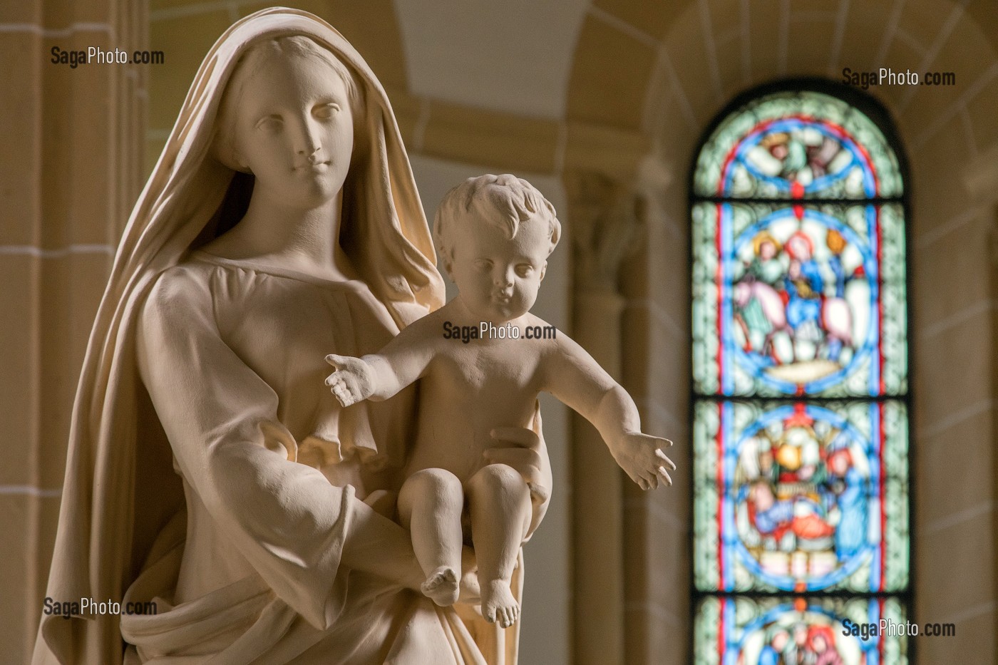 VIERGE A L'ENFANT, CHAPELLE RAYONNANTE AXIALE, BASILIQUE DU SACRE COEUR, PARAY-LE-MONIAL (71), FRANCE 