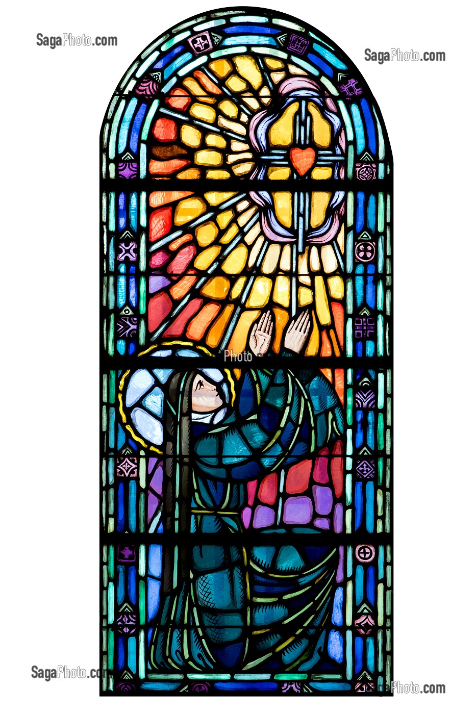 VITRAIL DE SAINTE MARGUERITE-MARIE ALACOQUE (1647-1690), APPARITION DU CHRIST, VOILA CE COEUR QUI A TANT AIME LES HOMMES, BASILIQUE DU SACRE COEUR, PARAY-LE-MONIAL (71), FRANCE 