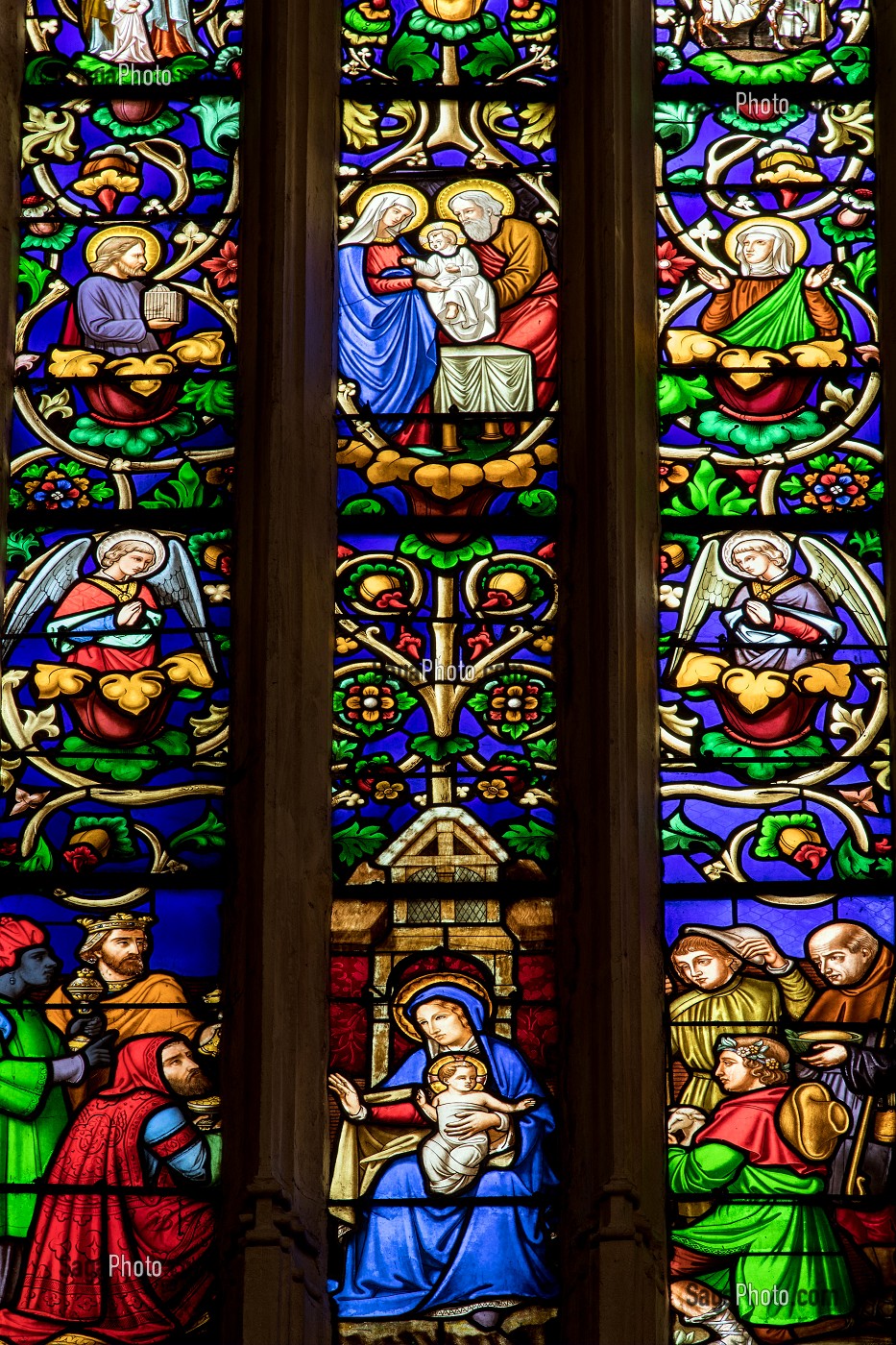 DETAIL DU VITRAIL DE L'ARBRE DE JESSE DE LA CHAPELLE GOTHIQUE, BASILIQUE DU SACRE COEUR, PARAY-LE-MONIAL (71), FRANCE 